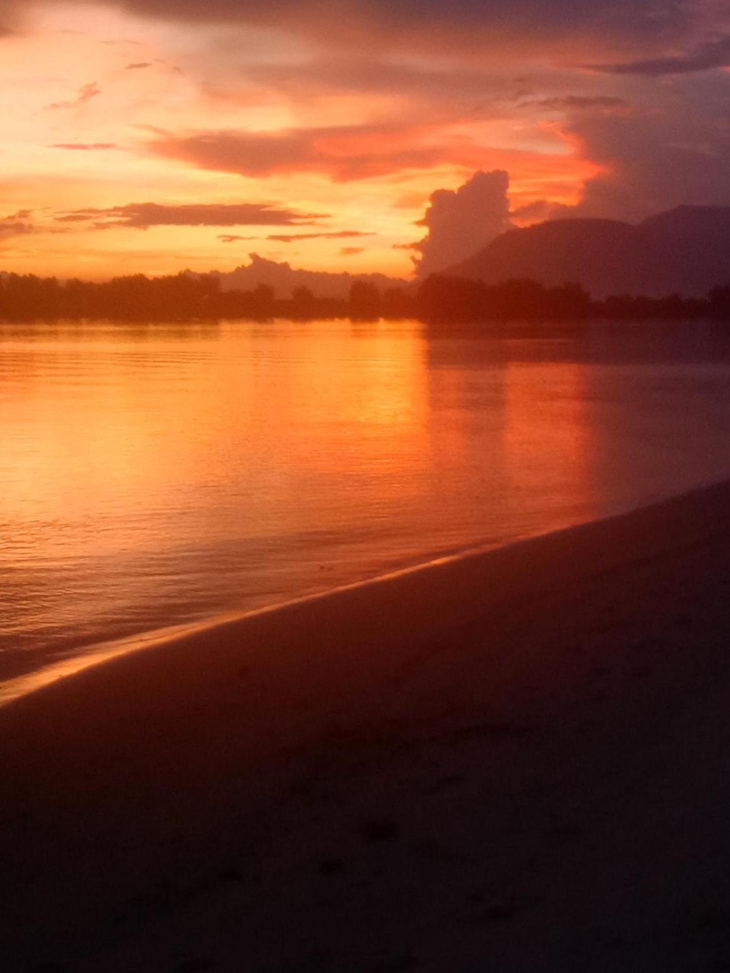 La Plage De Kampot By Lee & Hap Guest House Exteriör bild