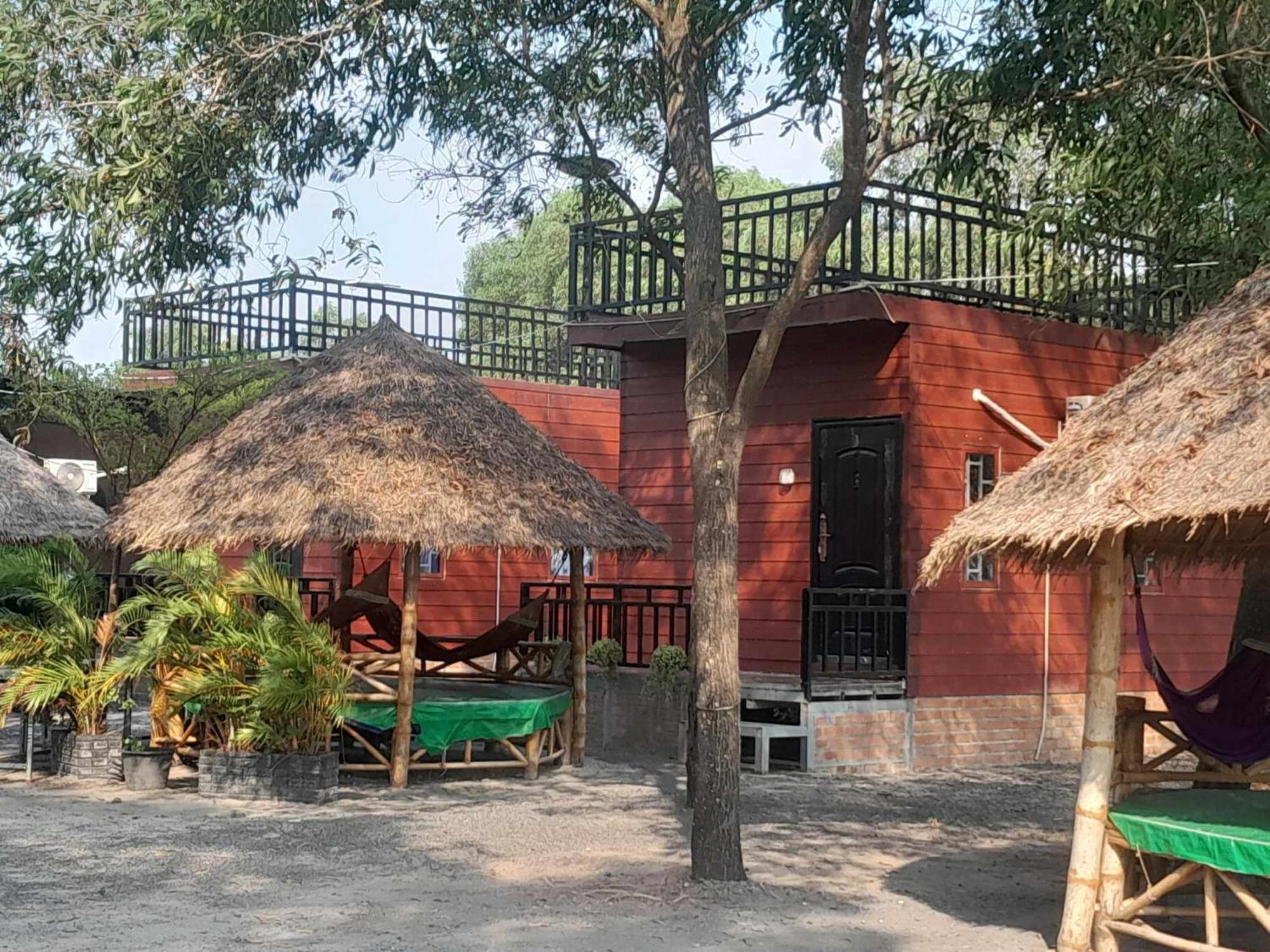 La Plage De Kampot By Lee & Hap Guest House Exteriör bild