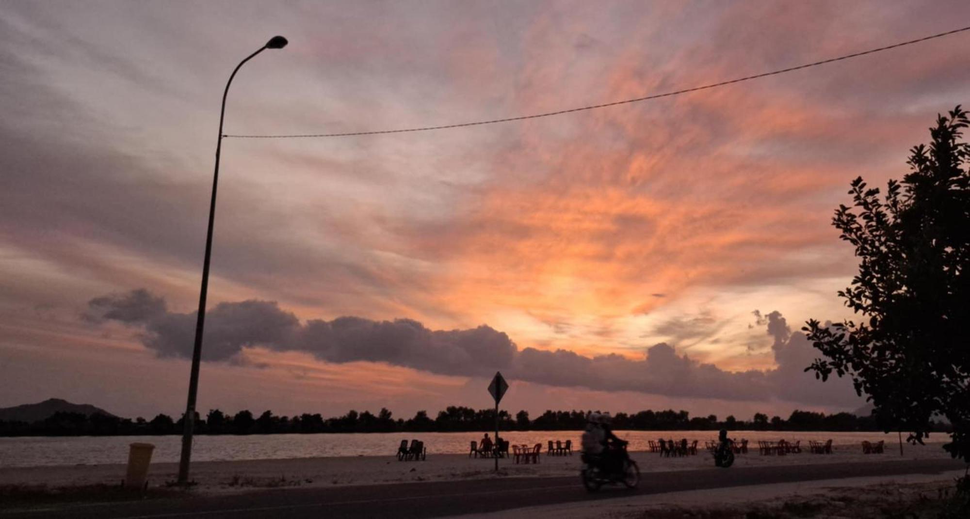 La Plage De Kampot By Lee & Hap Guest House Exteriör bild
