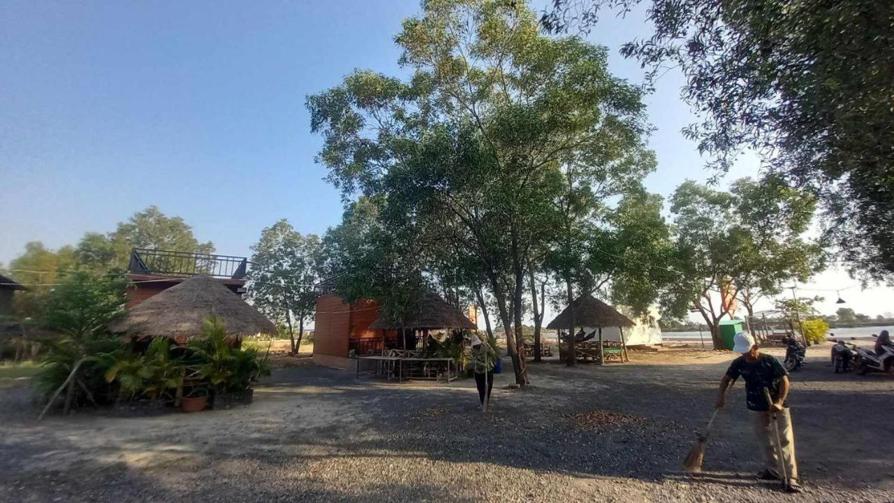 La Plage De Kampot By Lee & Hap Guest House Exteriör bild
