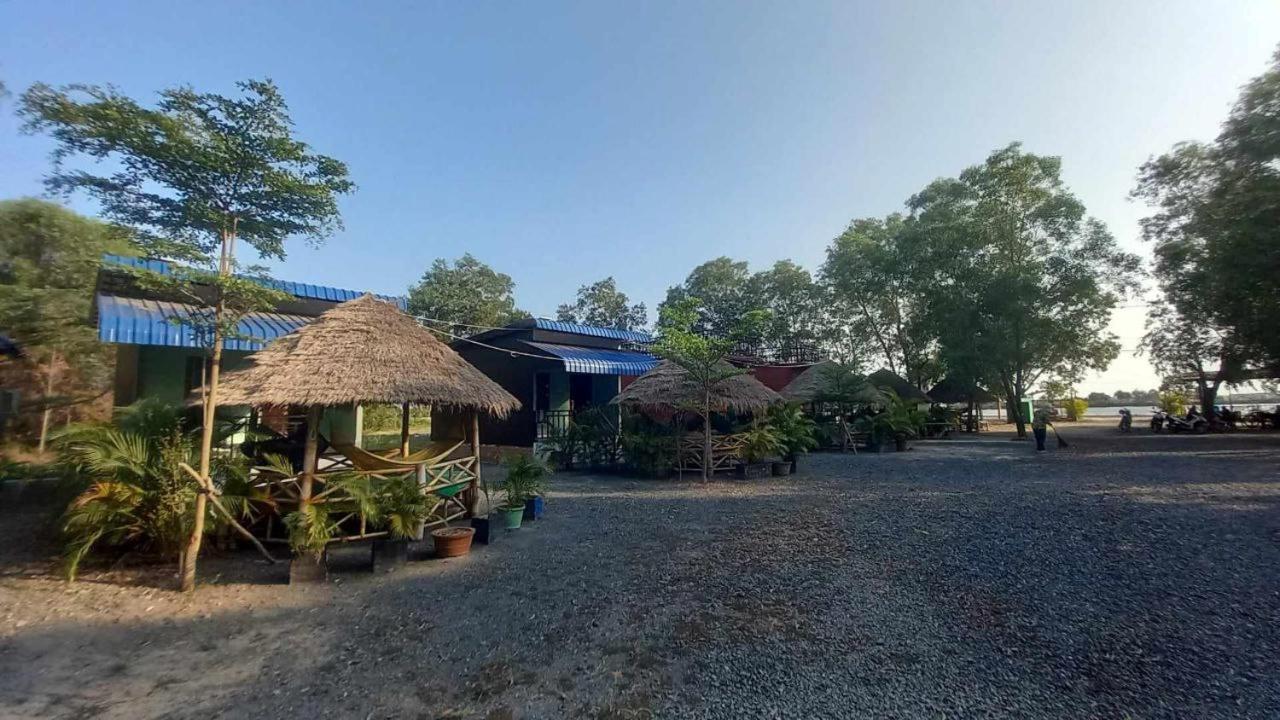 La Plage De Kampot By Lee & Hap Guest House Exteriör bild